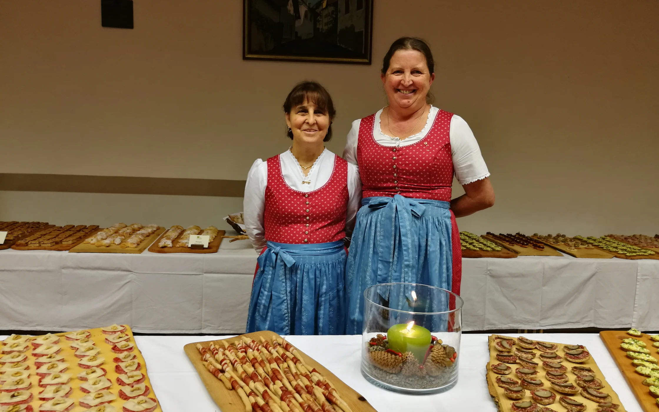 Buffet_10JahreLebensberatung_Monika und Mathilde.jpg